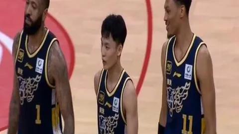 “欧冠：格里利什巧妙传球，格瓦迪奥尔强力射门得分”